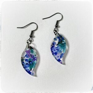 Acrylic floral earrings. Handmade